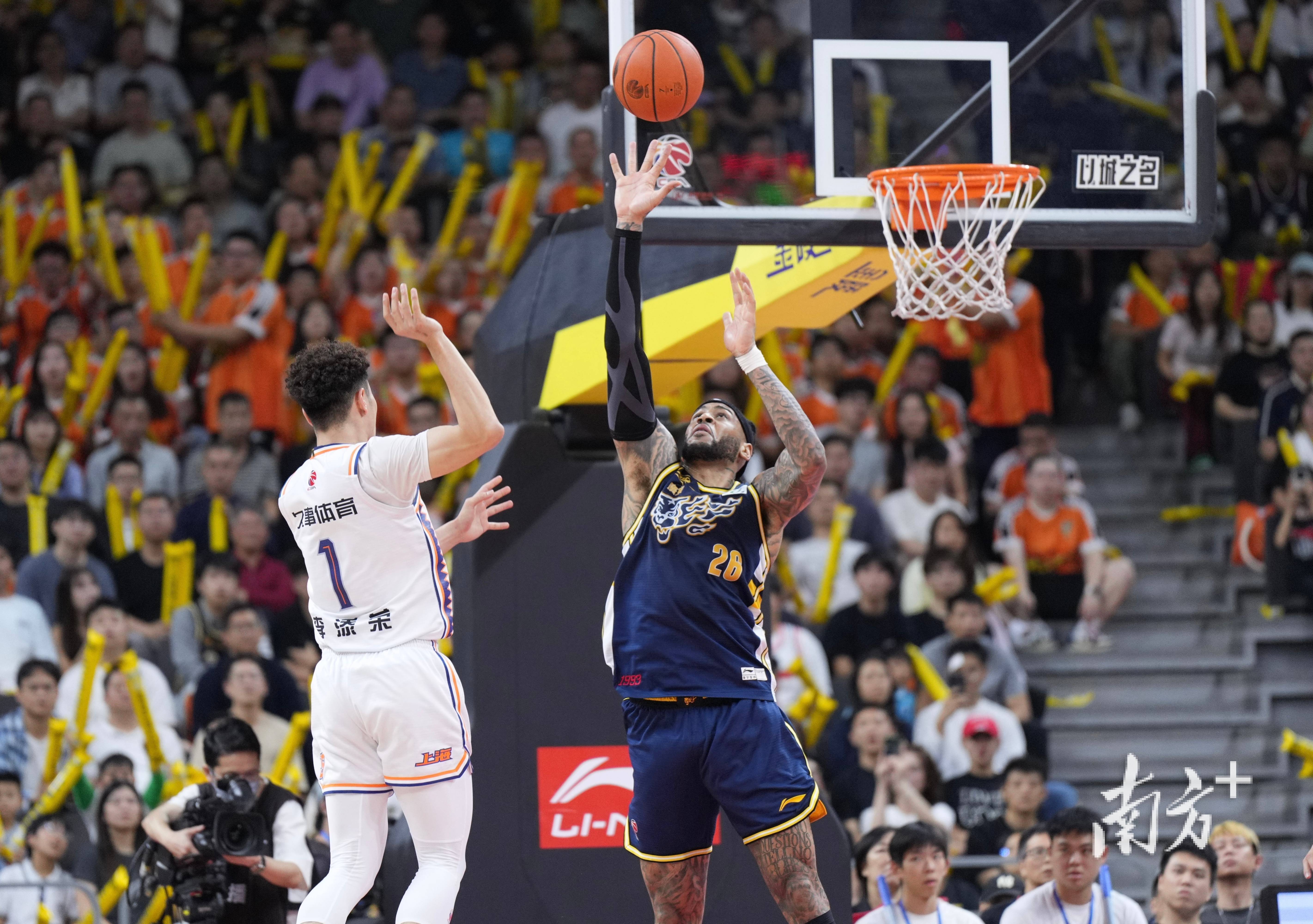 岭东金雕队对阵东海雷霆队，射击淘汰赛险胜，内线统治篮板——球迷期待下一战的简单介绍-爱游戏网站