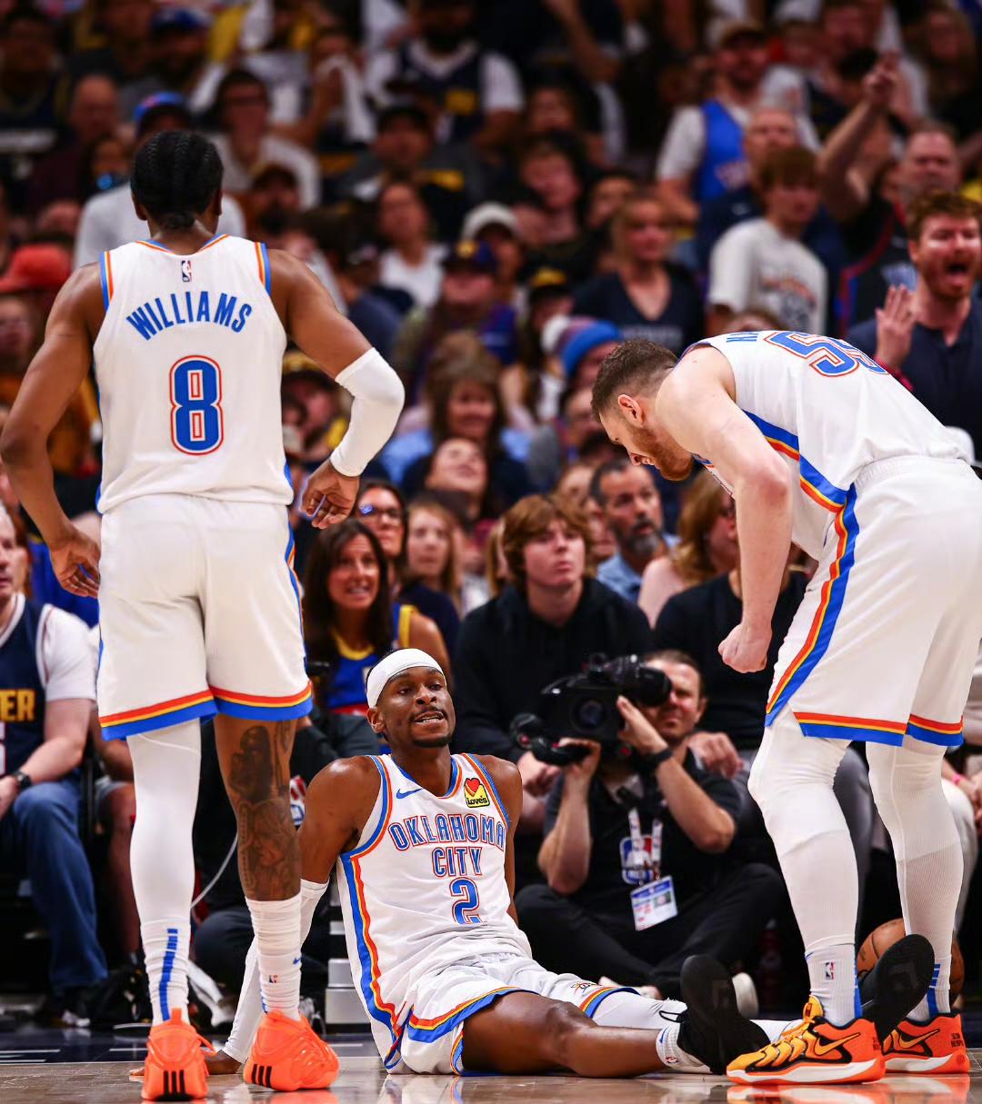 窗口期NBA常规赛焦点战;俄克拉荷马雷霆遗憾出局;悬念犹存;更衣室氛围转暖的简单介绍 窗口期NBA常规赛焦点战;俄克拉荷马雷霆遗憾出局;悬念犹存;更衣室氛围转暖的简单介绍